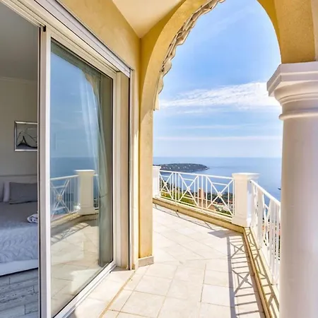 Villa De Luxe A *