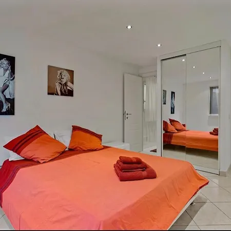De Luxe A *