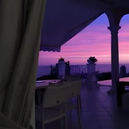 De Luxe A Villa *